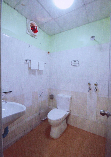 Bathroom 3, Saw Nyein San Guest House, Myingyan