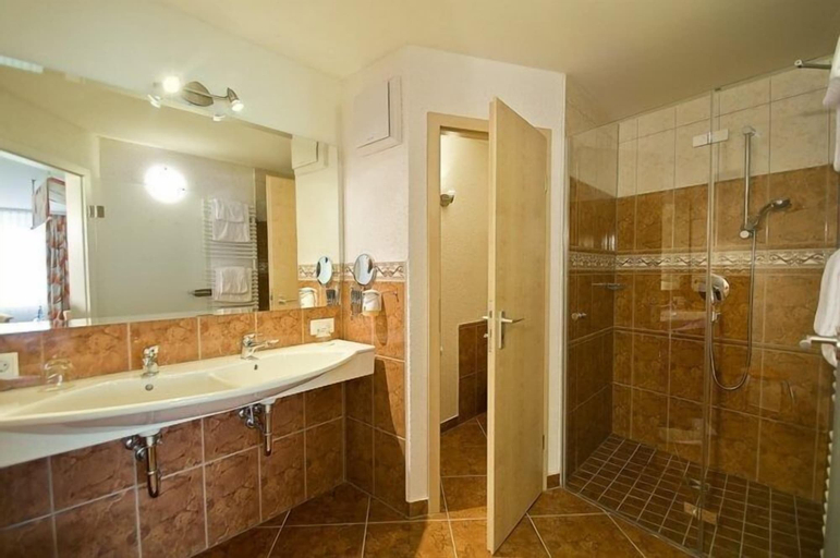 Bedroom 5, Landhotel Basler Hof, Rottweil