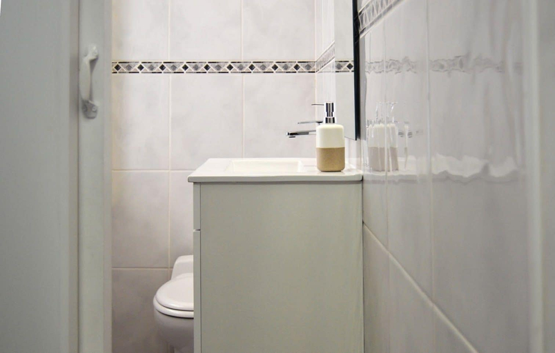 Bathroom 3, Riverside Apartment, Porto