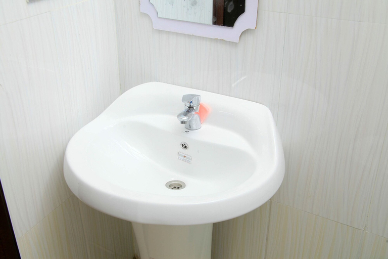 Bathroom 4, Kagnew Pension, Addis Abeba