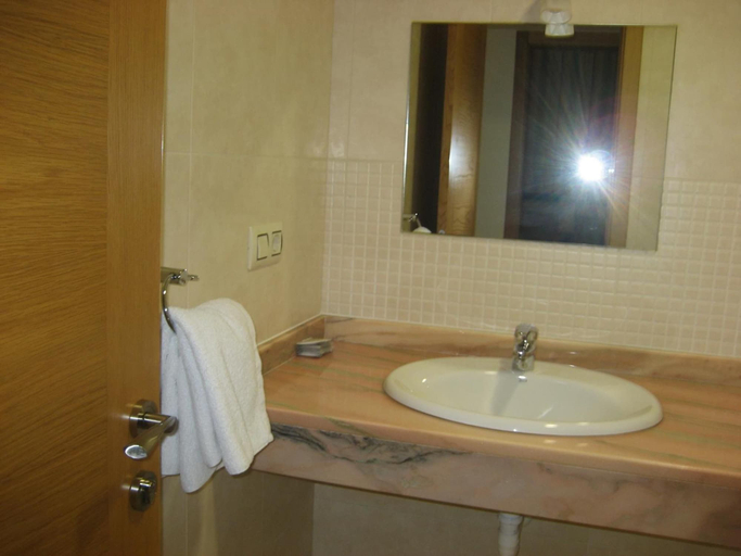 Bathroom 2, Pensión Residencia Caola, A Coruña
