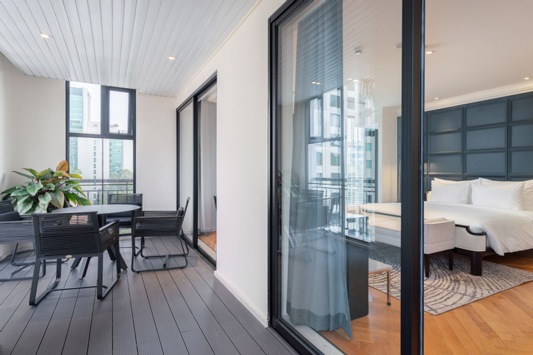 Exterior & Views 11