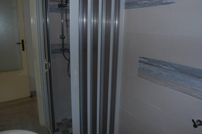 Bathroom 5, La Duna Beach, Rome