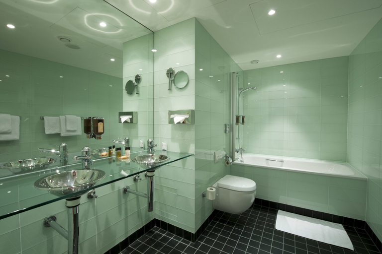 Bathroom 4, Ramada Encore by Wyndham Geneva, Genève