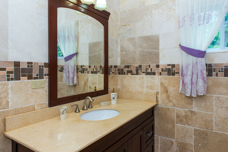 Bathroom 3, Kingston Luxury Family Retreat