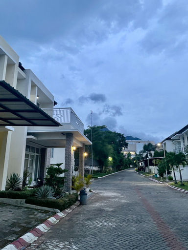 Exterior & Views 18