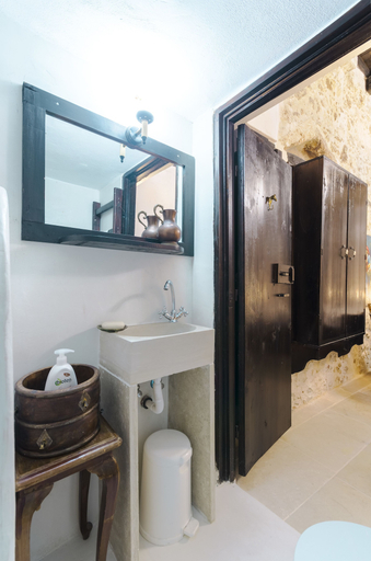 Bathroom 5, Antonia's House, Crete