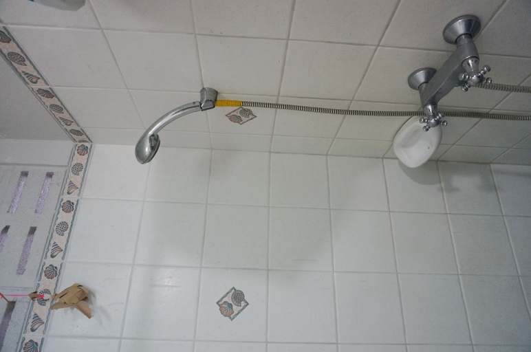 Bathroom 3, Dee-Lek Guesthouse and Restaurant, Cha-Am