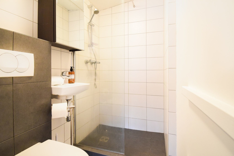 Bathroom, Apartment M13, Reykjavík