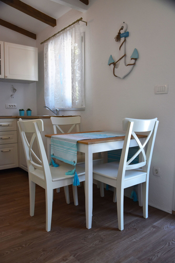 Others 5, Levantara Kamp, Tisno