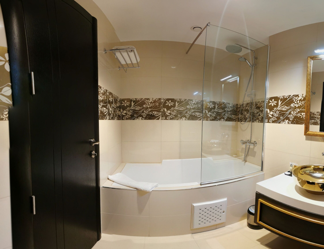 Bathroom 4, Best Night 2, Dar El Beida
