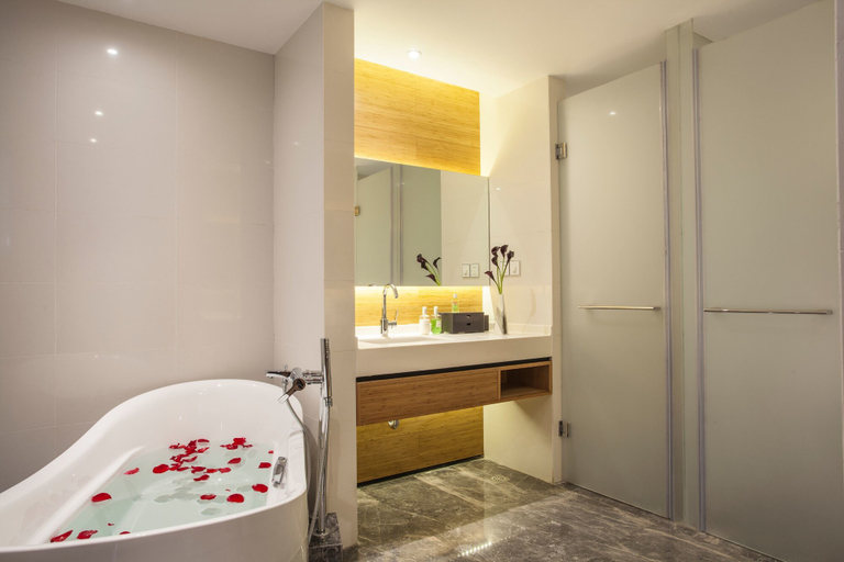 Bathroom 4, Himalayas Qingdao Hotel, Qingdao