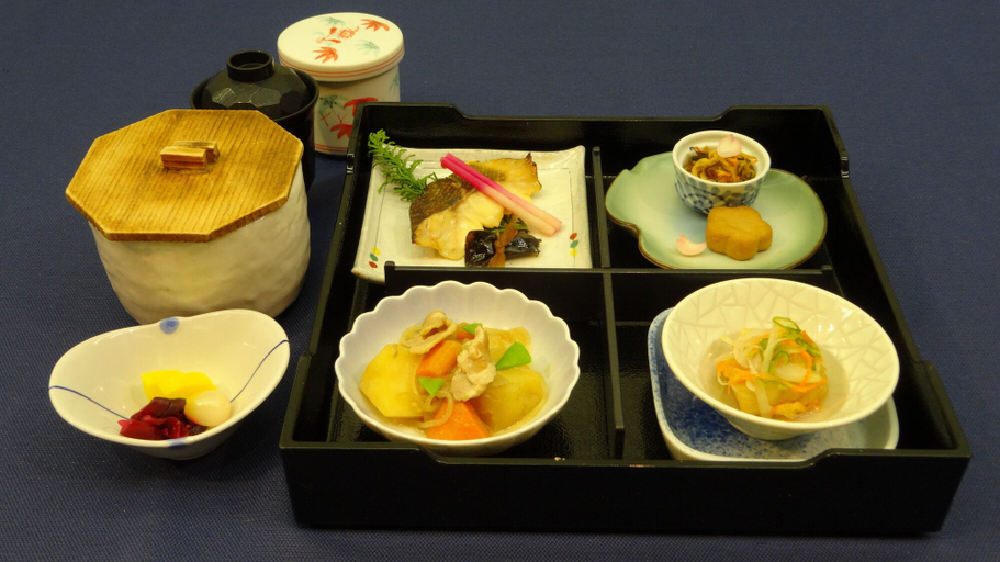 Food & Drinks 3, Lakeside Sakuraoka, Kenbuchi