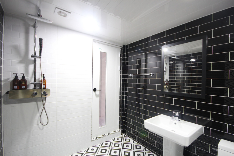 Bathroom 3, Gray Hotel, Yangsan