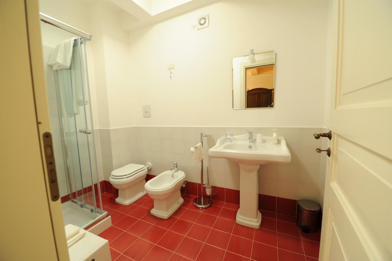 Bathroom 5, B&B Palazzo Mantegna, Reggio Di Calabria