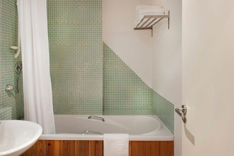 Bathroom 3, MetroStays - Temple Bar 18, Dublin