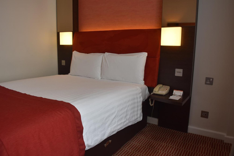 Bedroom 3, The Dragon Hotel, Swansea