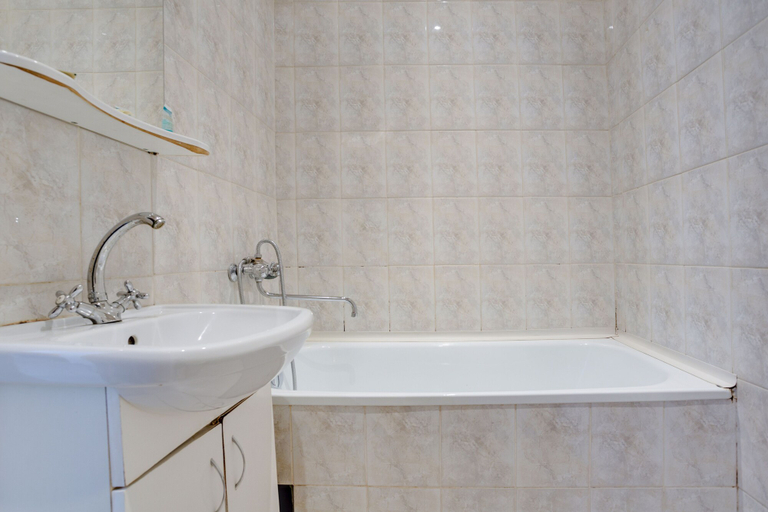 Bathroom 2, Bulatov Hostel, Southern
