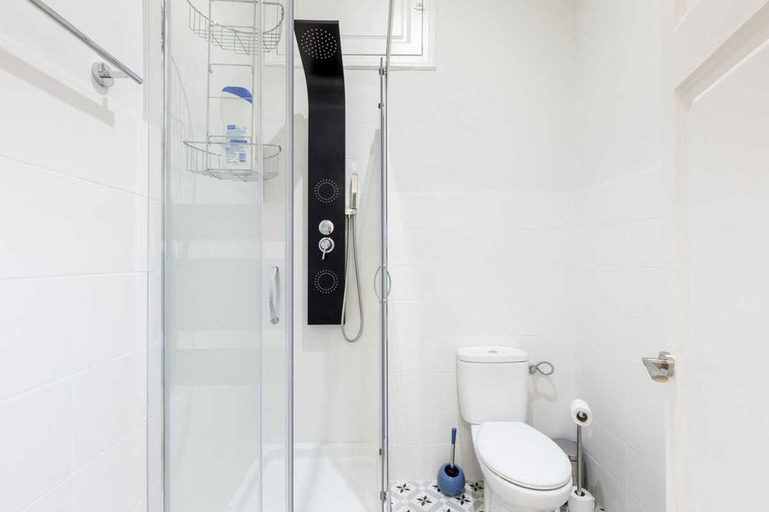 Bathroom 3, Design Guestroom Barcelona Arc de Triomf, Barcelona