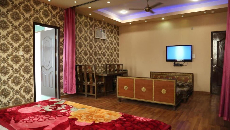 Bedroom 4, Sydney Grand Hotel & Resort, Delhi