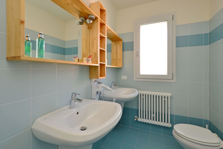 Bathroom 3, Condominio Bellarosa, Udine