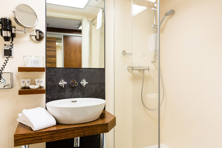 Bathroom 4, Avalon Hotel & Conferences, Riga