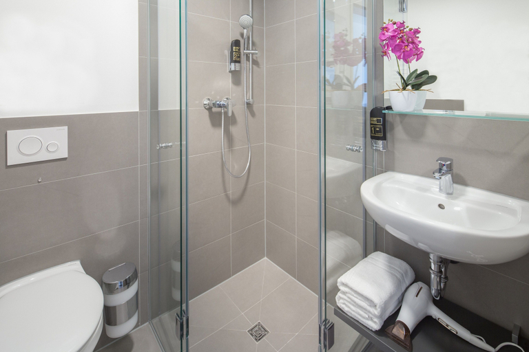 Bathroom 5, TRIO Apartment Hotel Berlin, Berlin