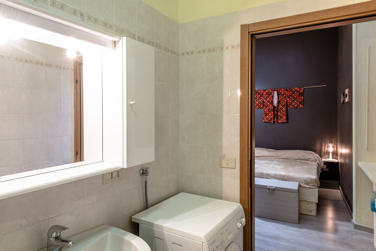 Bathroom 2, Japan Studioflat, Bologna