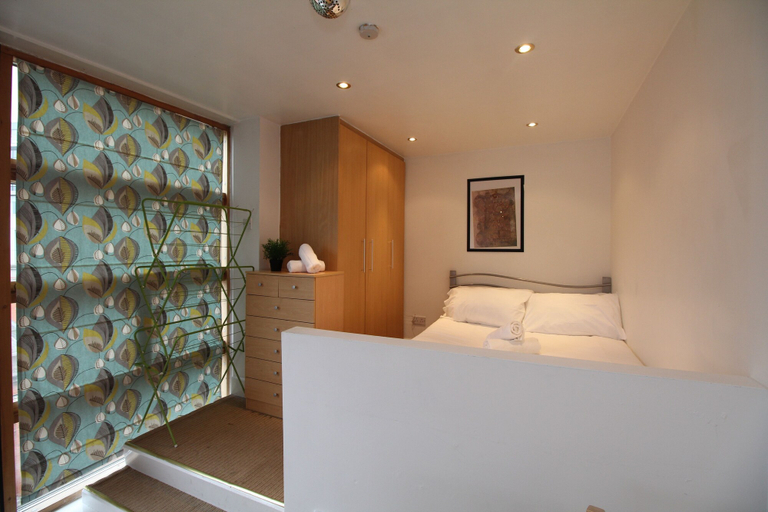 Bedroom 3, Smithfield Distillery Self Catering, Dublin