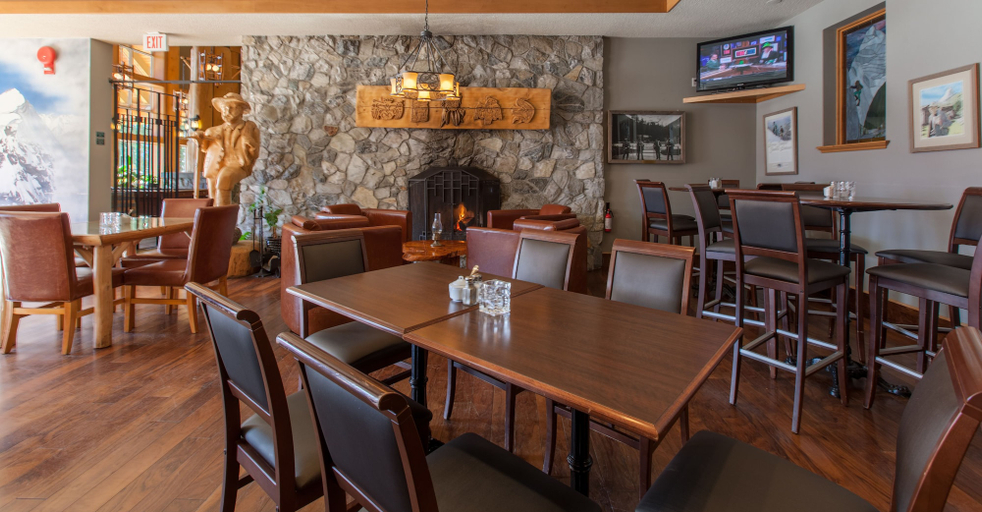 Food & Drinks 5, Coast Hillcrest Hotel, Columbia-Shuswap