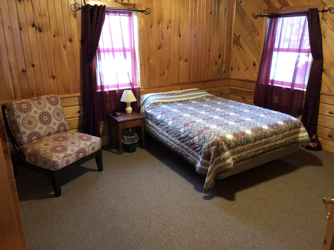 Bedroom 2, Sunset Pines Resort, Clark