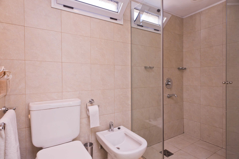 Bathroom 3, Billinghurst 2 by Be Local Argentina, Distrito Federal