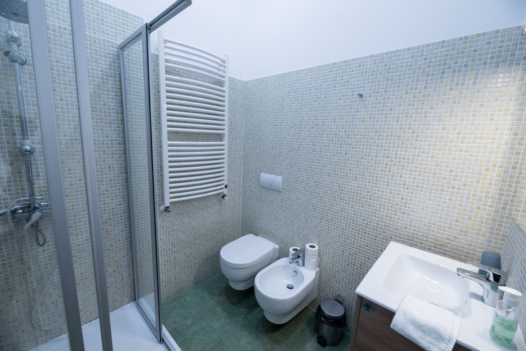 Bathroom 4, Budapest Easy Flats- Oktogon Lux Apartment, Budapesti