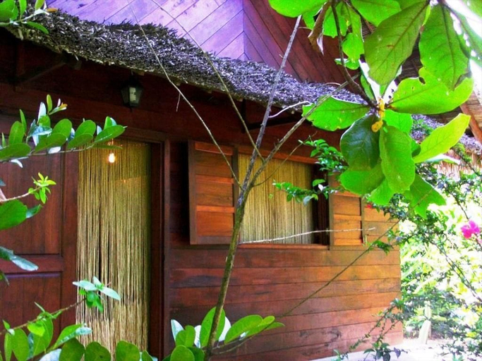 Exterior & Views 2, Hippocampe, Analanjirofo