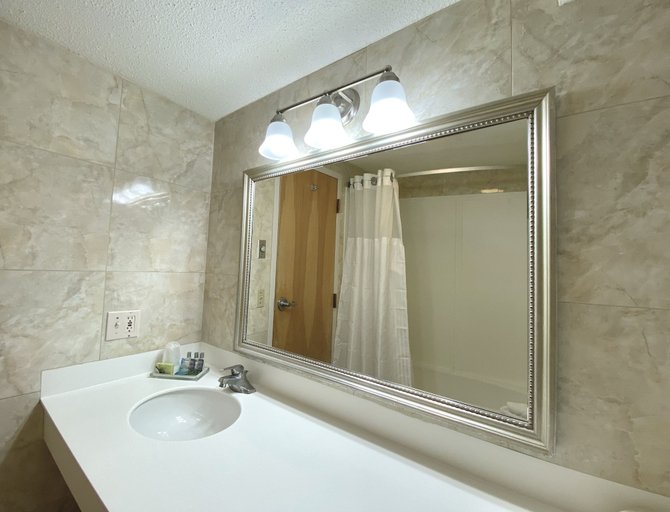 Bathroom 3, Atlantic Beach Hotel Newport, Newport