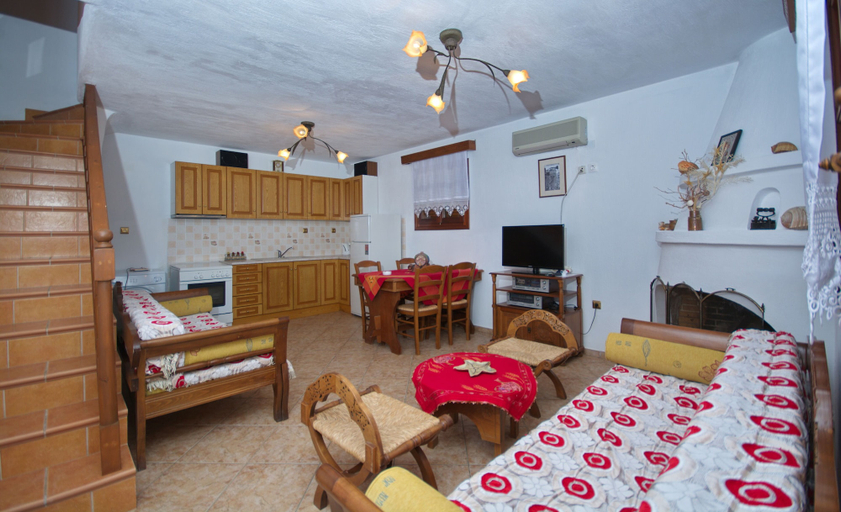 Others 5, Pelagos Villas, Thessaly