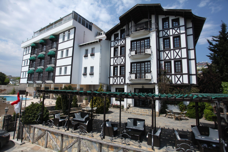 Exterior & Views