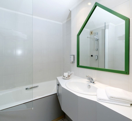 Bathroom 3, Hotel Le Ménestrel, Haut-Rhin