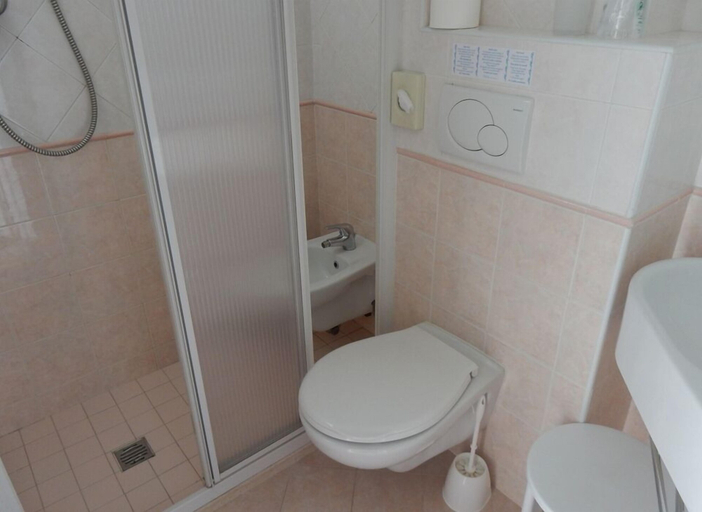 Bathroom 4, Hotel Saponi, Rimini