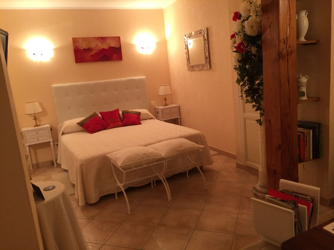 Bedroom 2, Les Sureaux, Dordogne