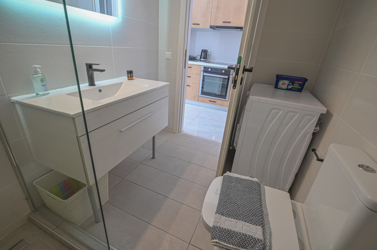 Bathroom 3, Moka Apartments, Crete