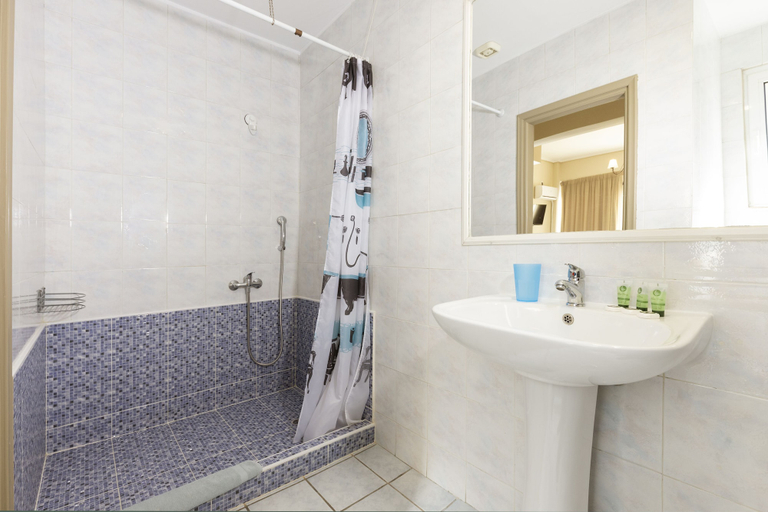 Bathroom 4, Filon, Attica
