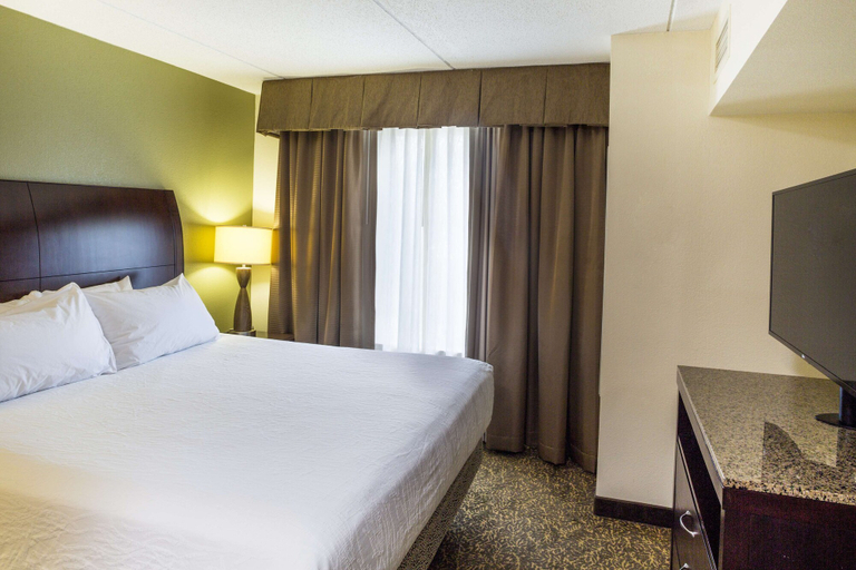 Bedroom 3, Hilton Garden Inn Hampton Coliseum Central, Hampton