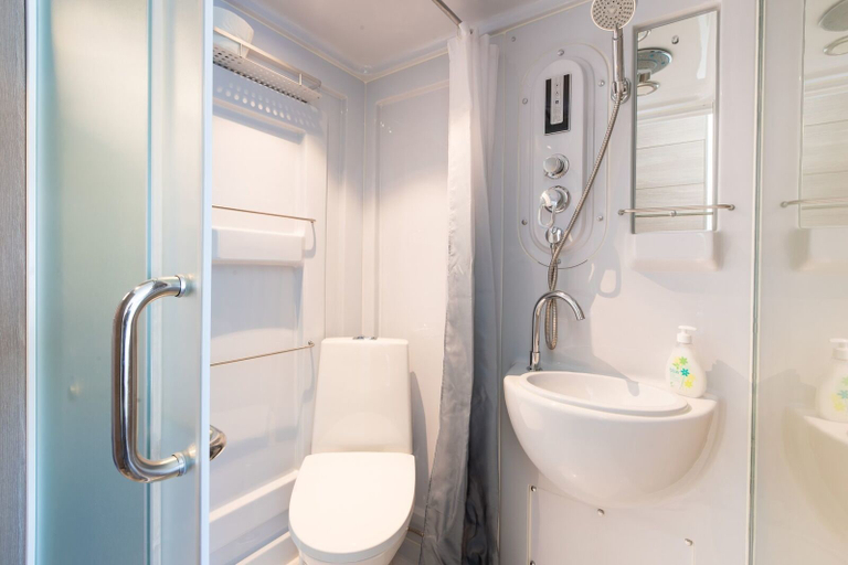 Bathroom 3, Horten Apartment, Borre