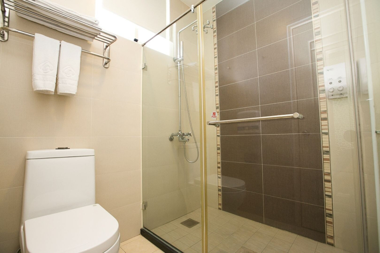 Bathroom 4, Camelot Inn, Hualien