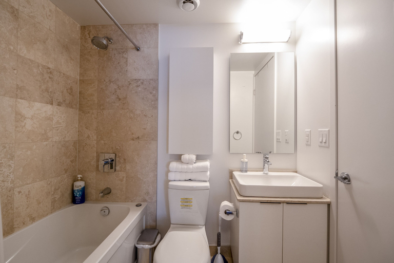 Bathroom 5, Cassidy Comfort Suites, Toronto