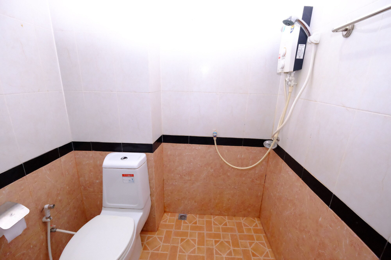 Bathroom 4, PC Palace Hotel, Muang Sakon Nakhon