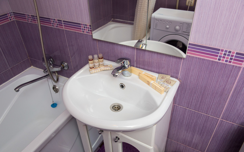 Bathroom 4, Cozy three bedroom apartment on Lenina, Sochi gorsovet