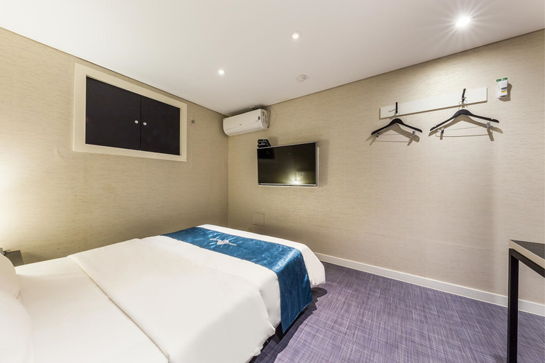 Bedroom 3, Hotel The Blue Cheonho, Gandong