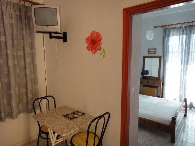 Bedroom 3, Victorias Rooms, North Aegean